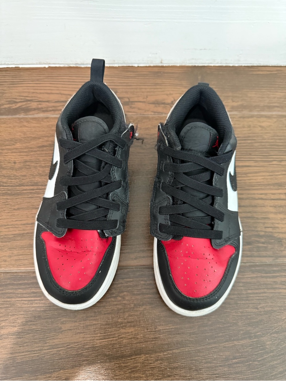 EUC kids Nike Jordan red, black and white size 2 youth